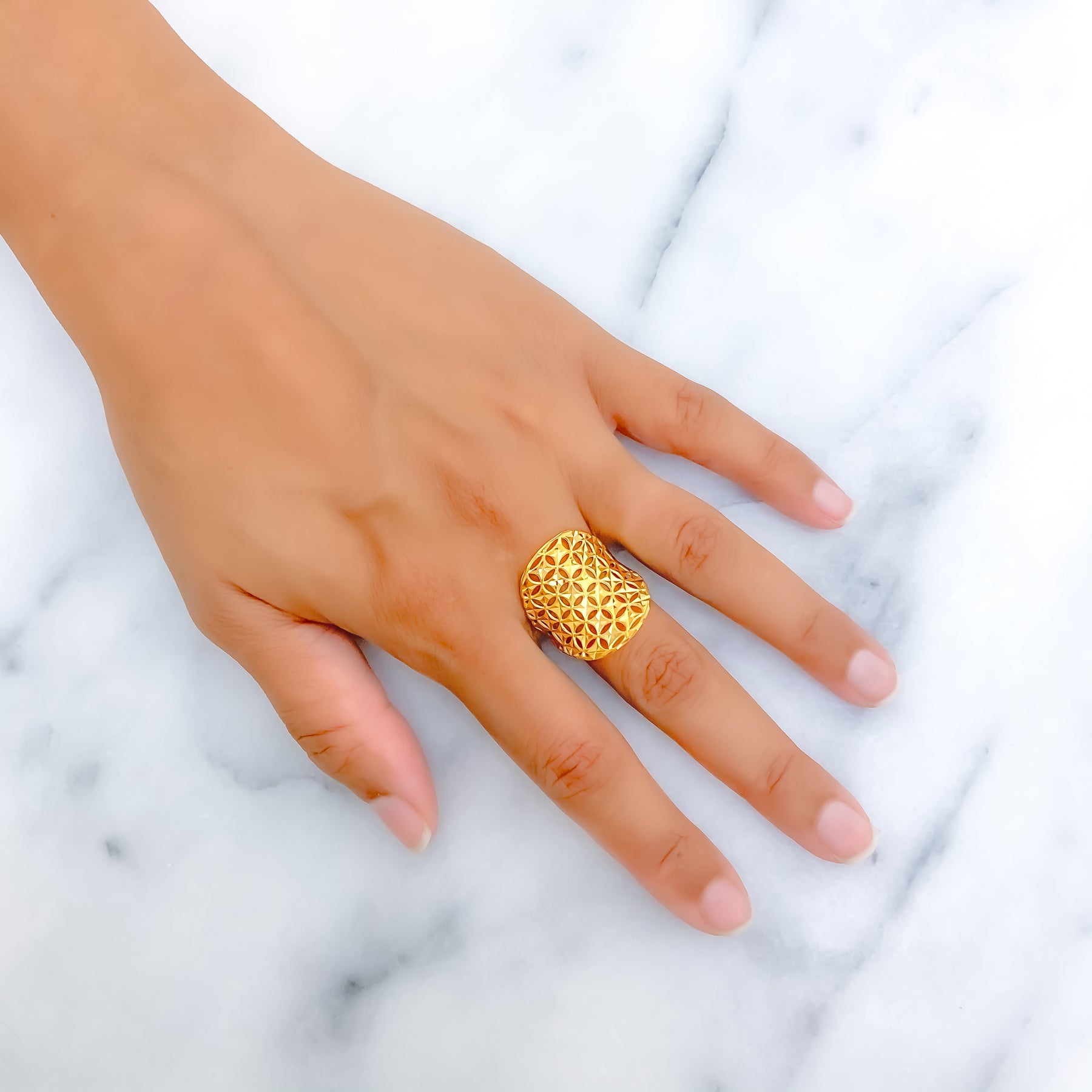 Reflective Elongated 22k Gold Mesh Ring – Andaaz Jewelers