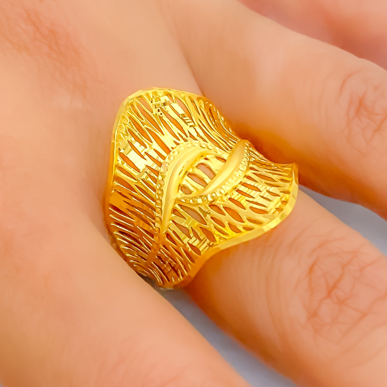Buy Beautiful Gold Engagement Rings Online | store.krishnajewellers.com