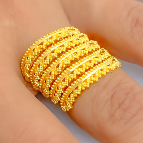 Impressive Striped 22K Gold Spiral Ring 