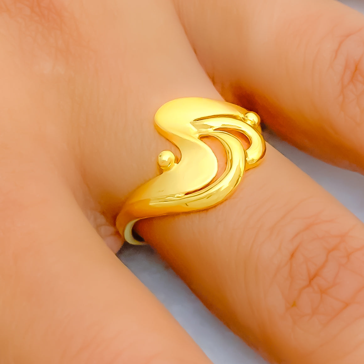 22K Gold Hollow Ring with Intaglio in Black Stone – Rubini Inc.