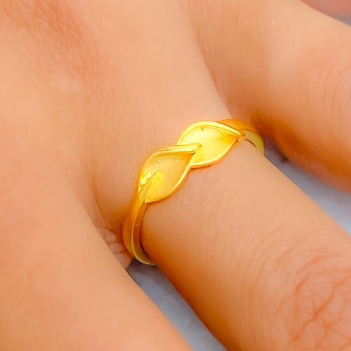 Dainty Dual Leaf 22k Gold Ring 