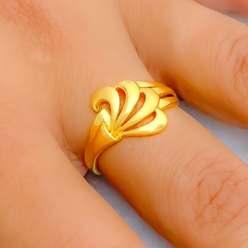 Glistening Glossy Fanned 22k Gold Ring 