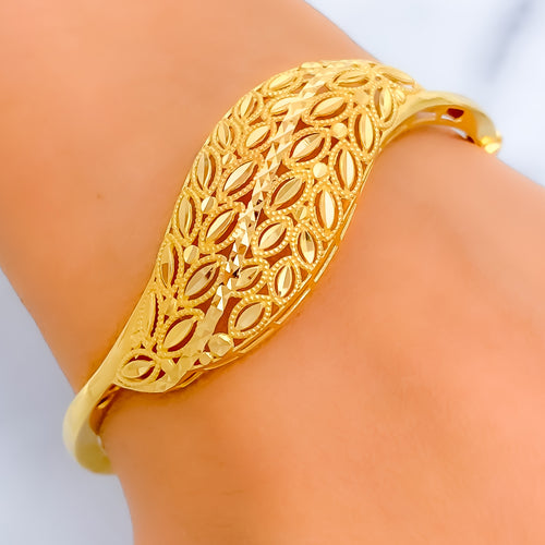 Shiny Wavy Leaf 21k Gold Bangle Bracelet