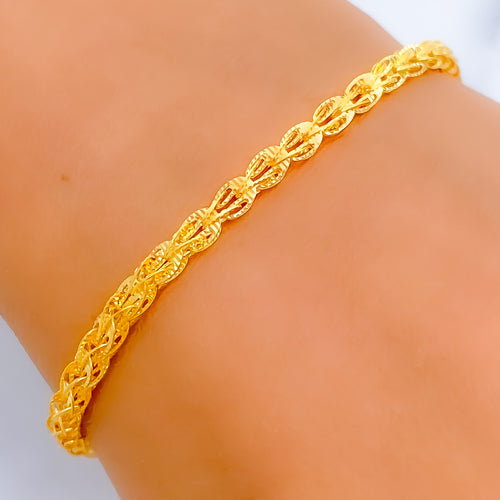 Lovely Interlinked 22k Gold Chain Bracelet