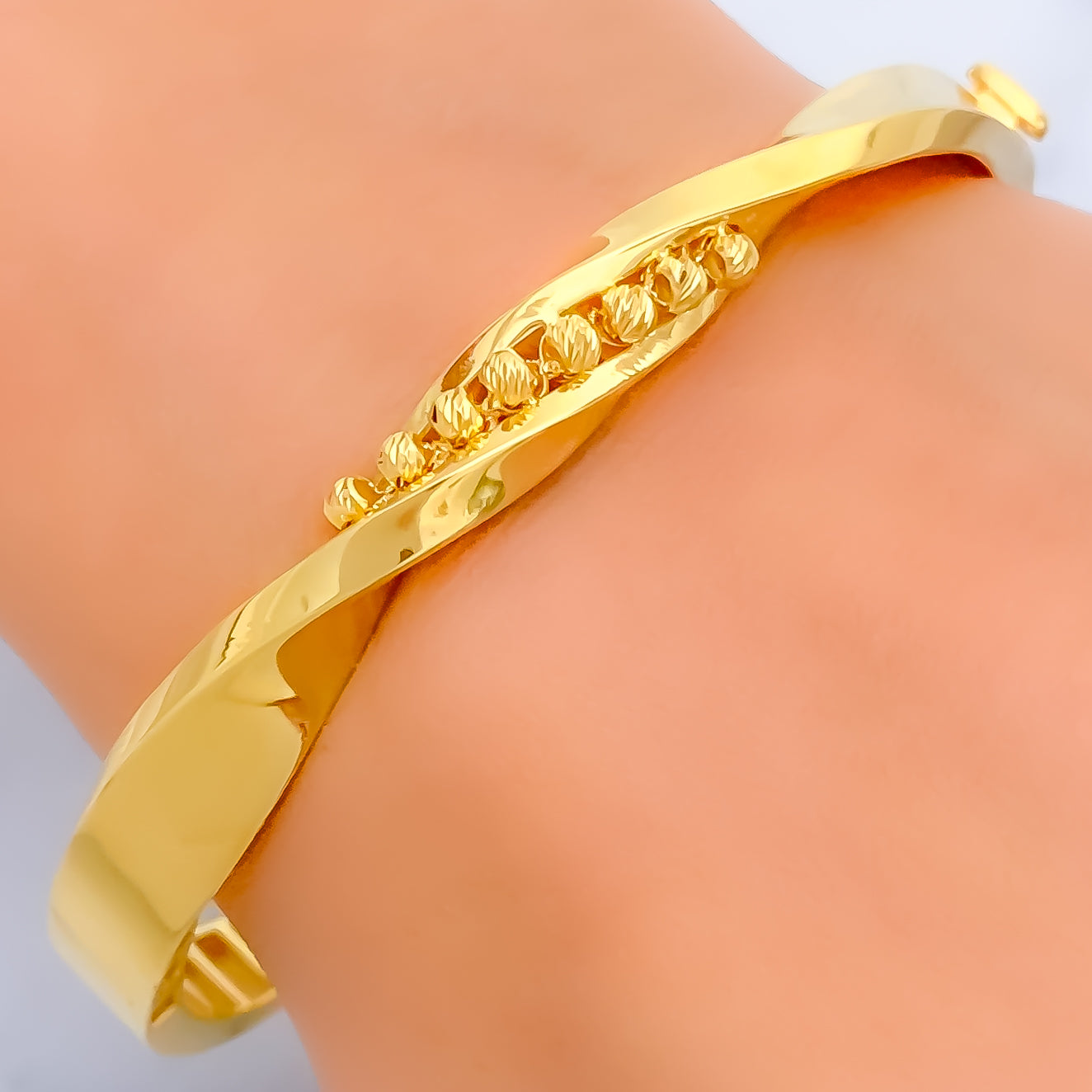 Iconic Flowing 22k Gold Bangle Bracelet – Andaaz Jewelers