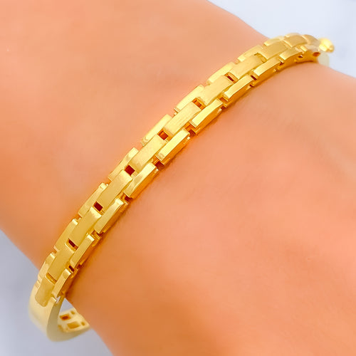 lovely-versatile-22k-gold-bangle-bracelet