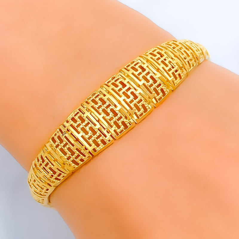 graduated-ethereal-22k-gold-bracelet