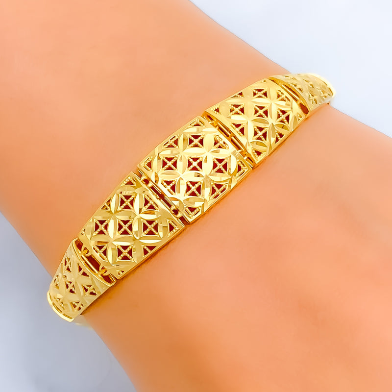 attractive-jazzy-22k-gold-bracelet