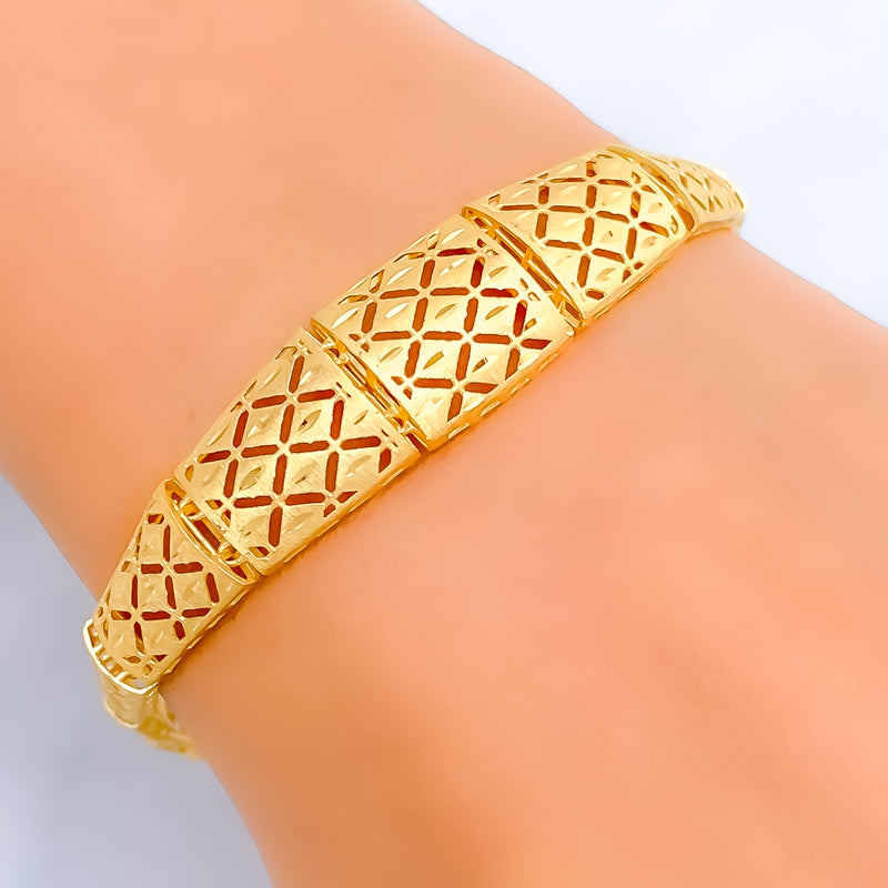 textured-sleek-22k-gold-bracelet