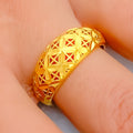 detailed-ethereal-22k-gold-ring