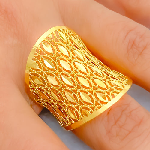 Lovely Engraved 21k Gold Ring