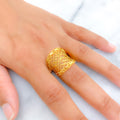 Chic Jazzy 21k Gold Mesh Ring