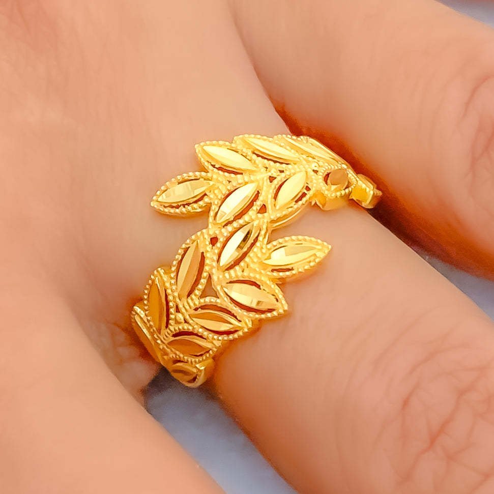 Buy Delicate Leaf Petal Gold Ring - Joyalukkas