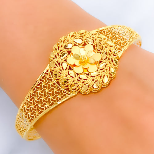 graceful-dual-finish-flower-22k-gold-bangle-bracelet