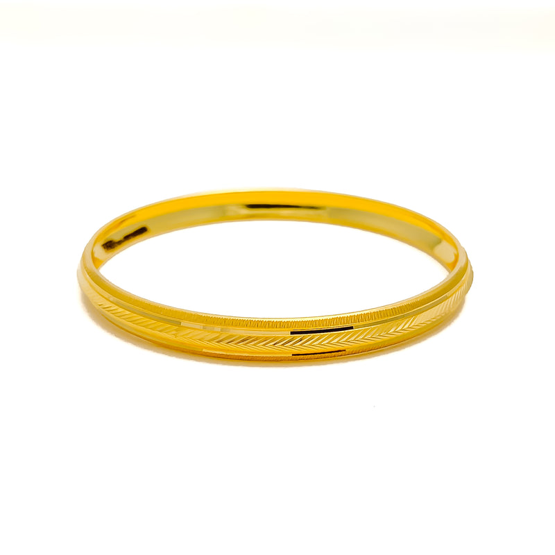 radiant-chic-22k-gold-baby-bangle