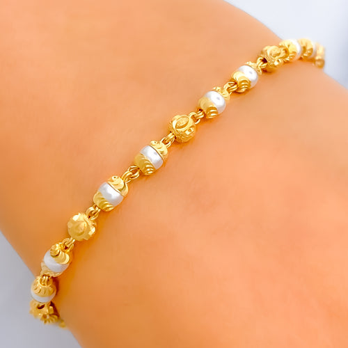 Delightful Evergreen 22k Gold Pearl Bracelet 