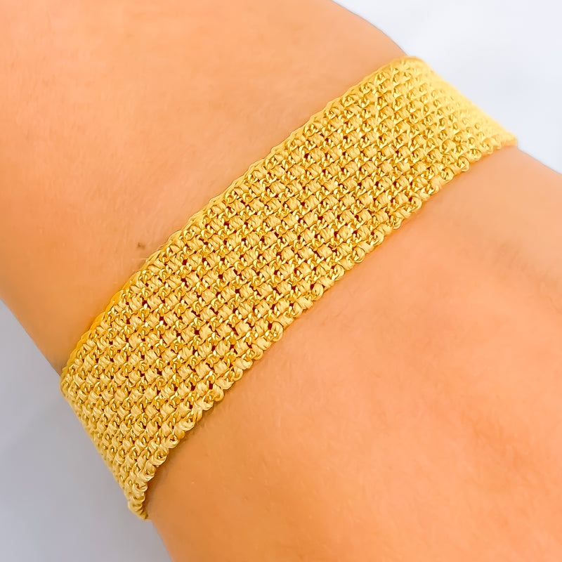 Glistening Classic 21k Gold Flat Chain Bracelet