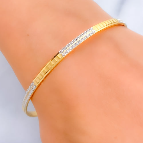 alternating-glistening-two-tone-22k-gold-bangle
