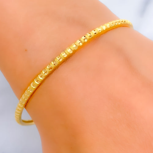 intricate-sparkling-22k-gold-bangle
