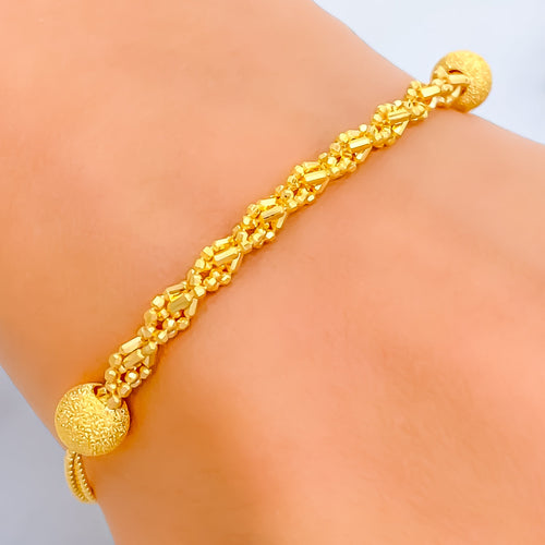 Gold Bracelet Stack For Women 14k Gold Plated Dainty Link Paperclip Chunky  Set Layered Trendy Chain Stackable Bracelet Girls Jewelry 4pcs | SHEIN ASIA