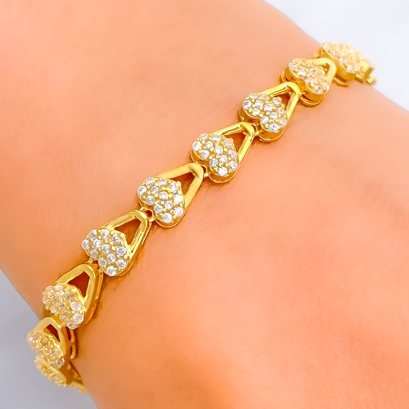 Unique Design Golden Beautiful Rose Bracelet at Rs 40 in Greater Noida |  ID: 24282809012