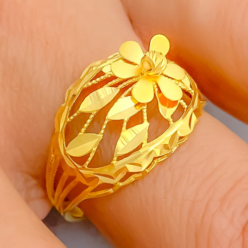 Fascinating Cutwork 22k Gold Flower Ring 