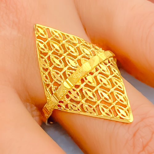 v-shaped-graceful-22k-gold-ring