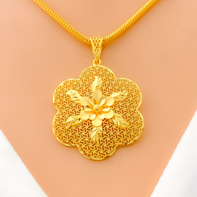 Charming Filigree Floral 22K Gold Pendant 