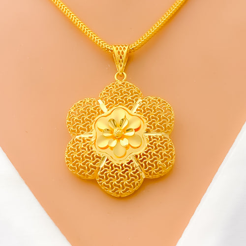 Delicate Netted Fancy Floral 22K Gold Pendant 