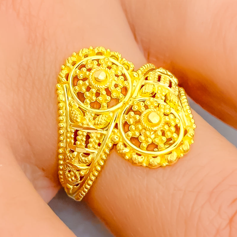 delightful-jazzy-22k-gold-ring