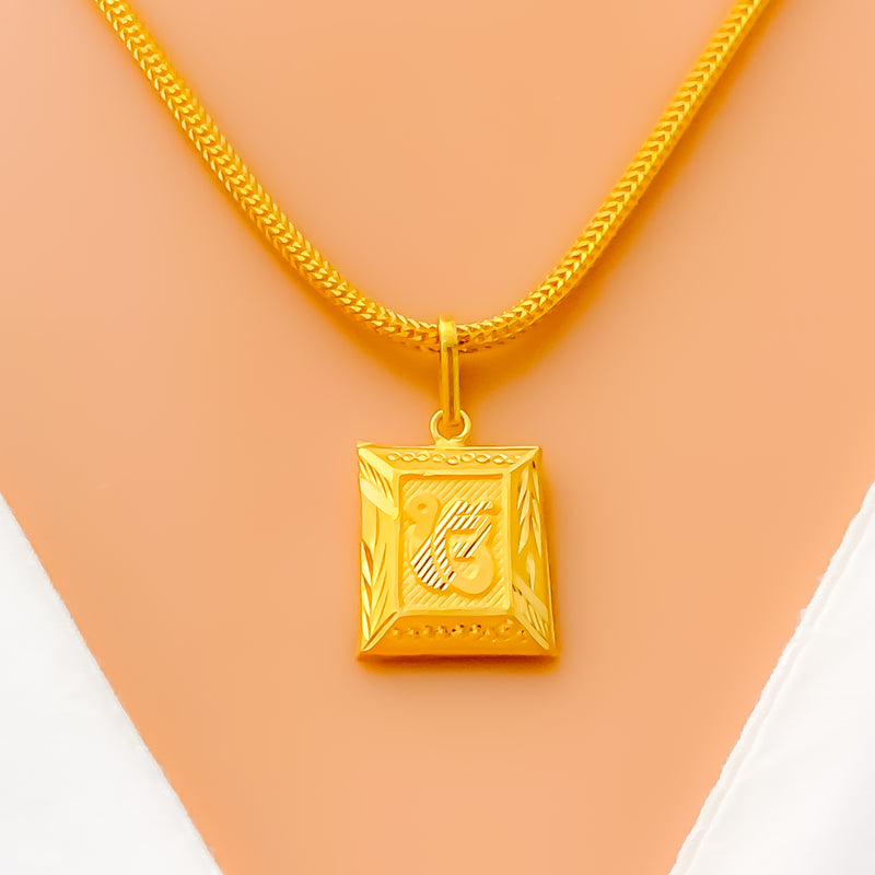 detailed-radiant-22k-gold-khanda-pendant