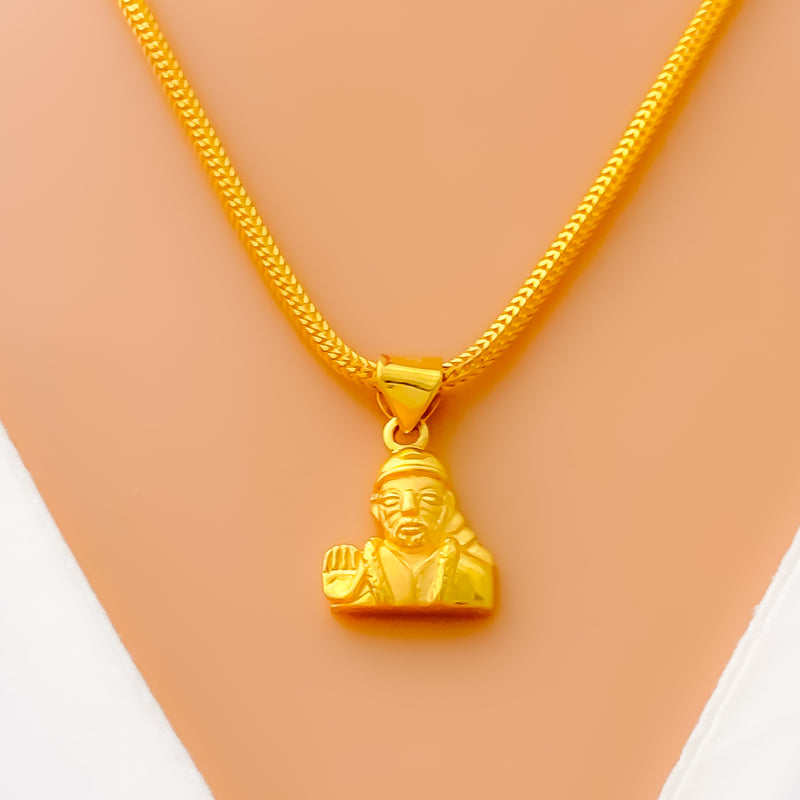 lovely-shimmering-22k-gold-pendant