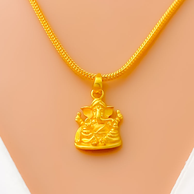 impressive-shiny-22k-gold-pendant