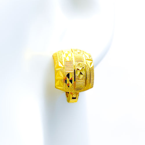 lovely-dynamic-22k-gold-earrings