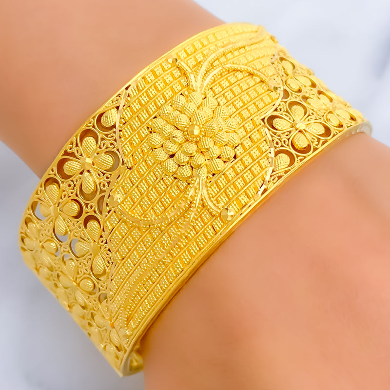 Blooming Netted Flower 22k Gold Screw Bangle 