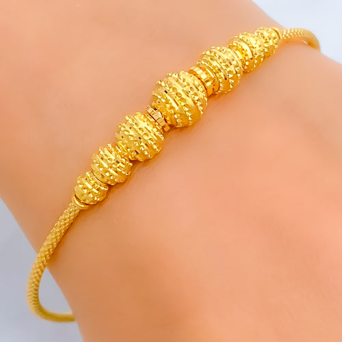 bold-chic-22k-gold-bangle-bracelet