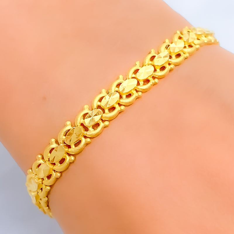 Interlinked Delightful 22k Gold Bracelet