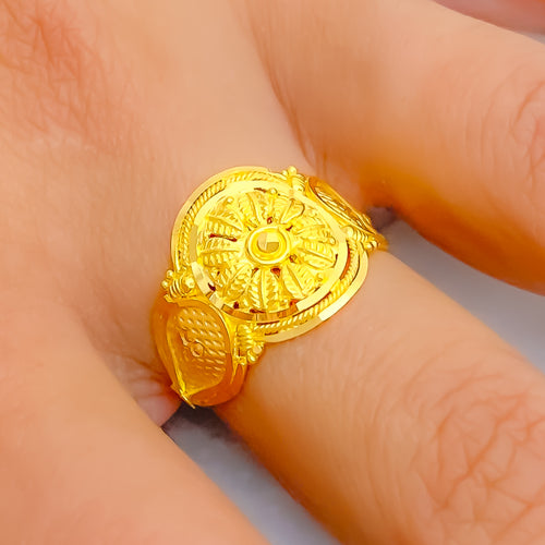Dynamic Classy Leaf Accented 22K Gold Ring
