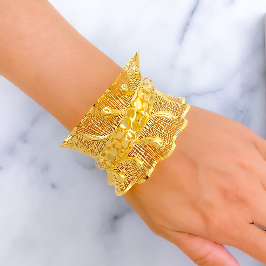 Ornamental Mesh Striped 21K Gold Bangle Bracelet – Andaaz Jewelers