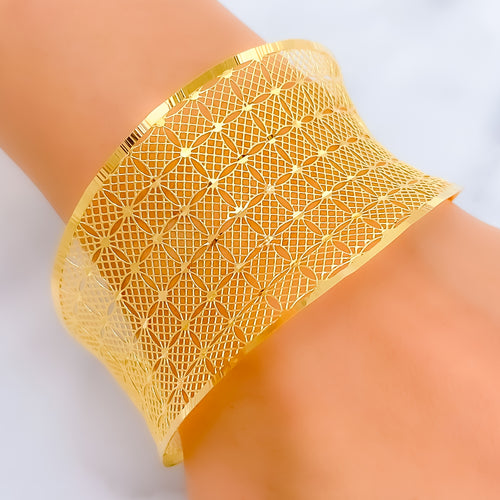 Graceful Contemporary Net 21K Gold Bangle Bracelet