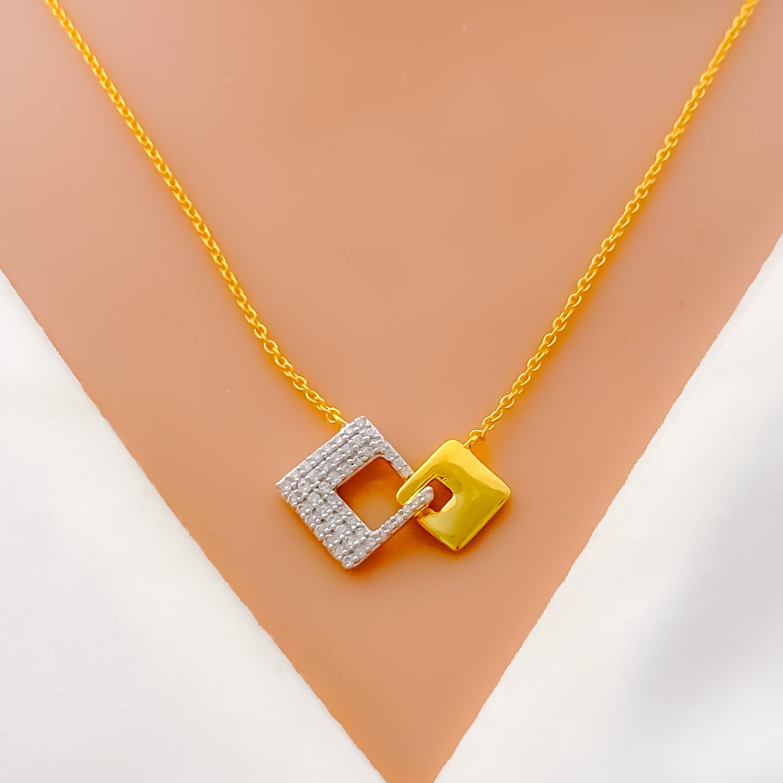 Women's Stunning Gold Interlinked Statement Necklace - Odette – Trendia