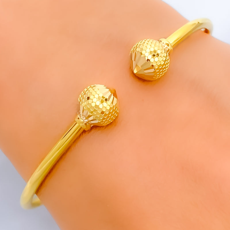 Everyday Refined 22k Gold Bangle Bracelet