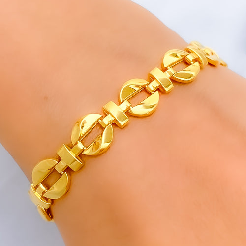 Stately Interlinked 22k Gold Bracelet