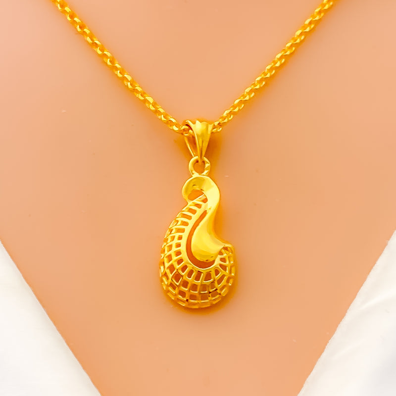 Dazzling Textured 22k Gold Necklace