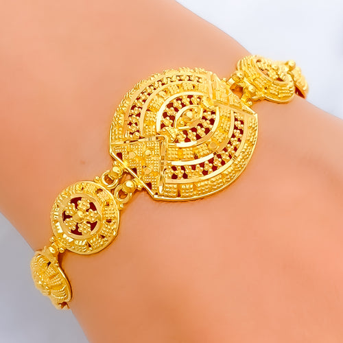 captivating-regal-22k-gold-poised-bracelet