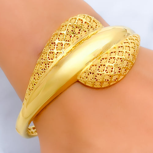 contour-captivating-22k-gold-shiny-bangle-bracelet