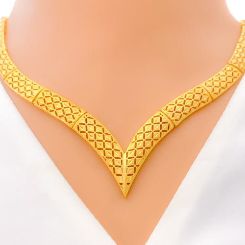 elegant-cutwork-22k-gold-v-shaped-necklace-set