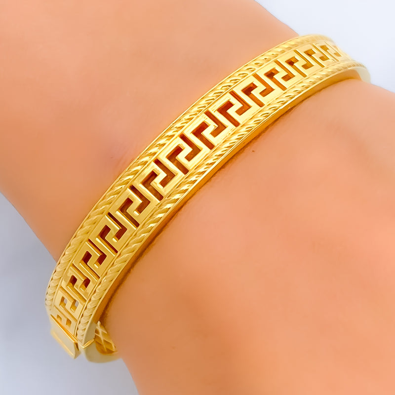 classic-radiant-22k-gold-graceful-bangle-bracelet