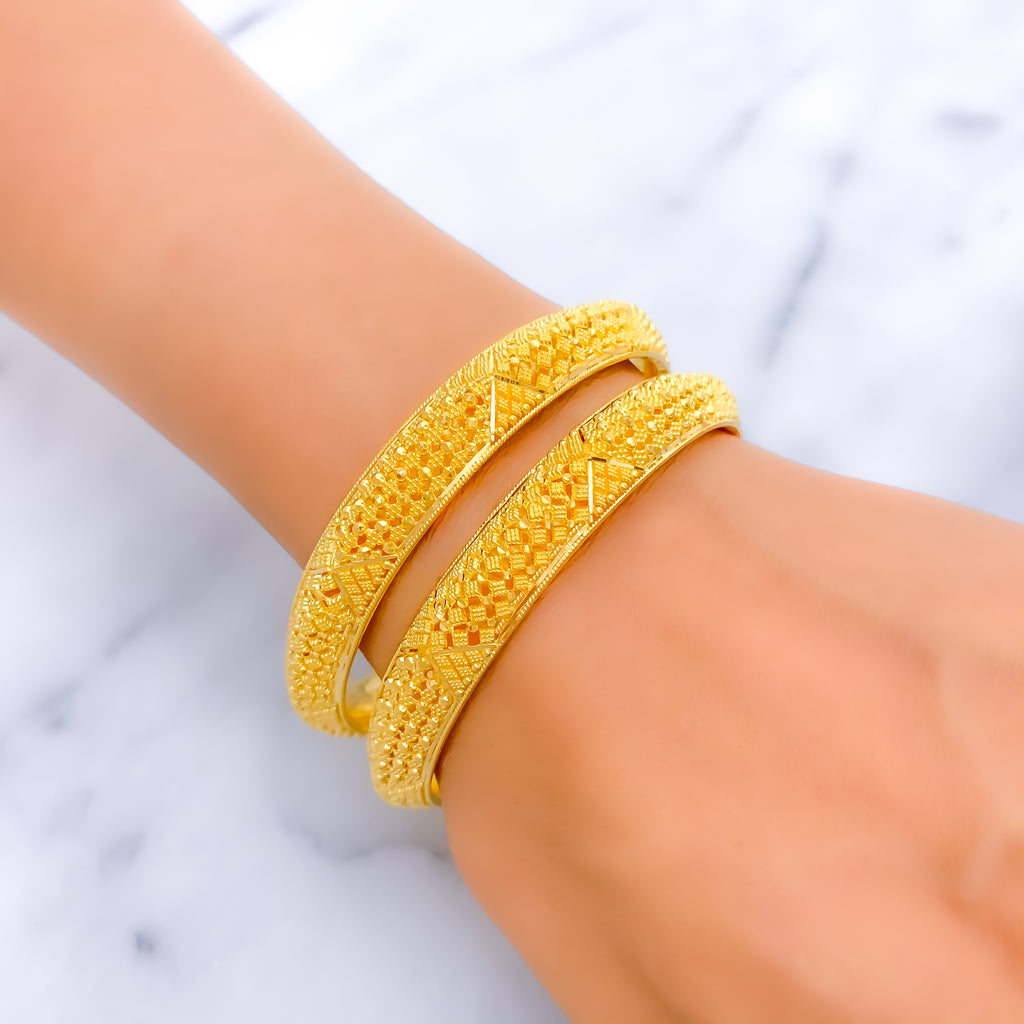 Reflective Triangular 22k Gold Regal Bangle Pair – Andaaz Jewelers