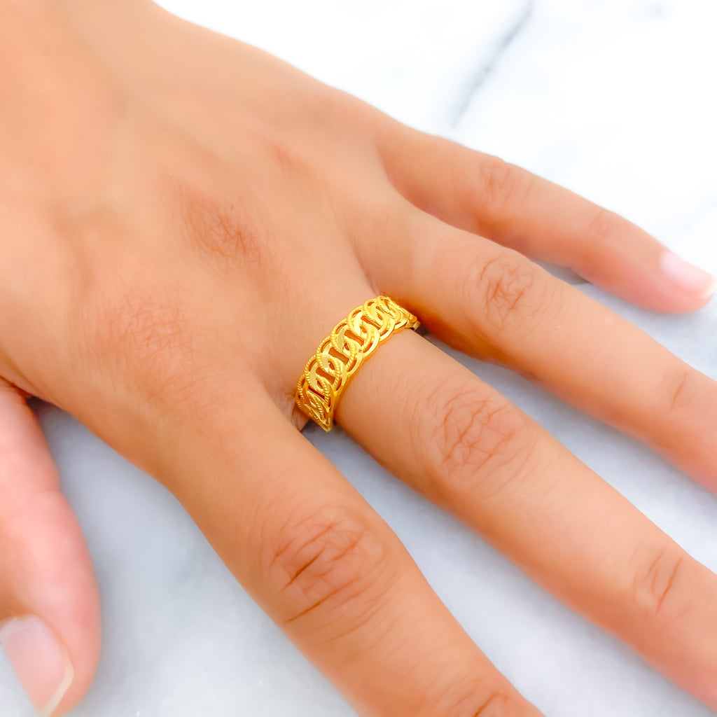 Modern Glistening 22k Gold Interlinked Ring – Andaaz Jewelers